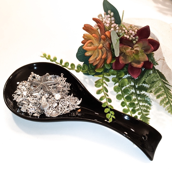 Porcelain Spoon Rest with Gold Fleur De Lis in Shiny Black - Picture 4 of 8